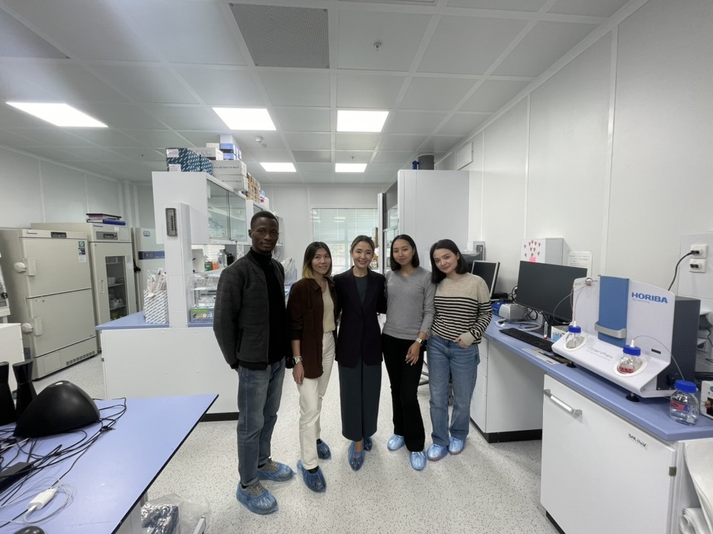 Group in the lab