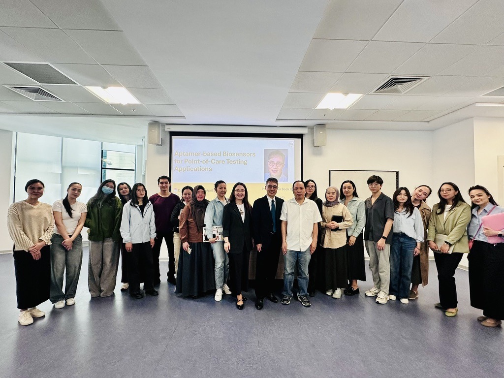 Group photo after the lecture